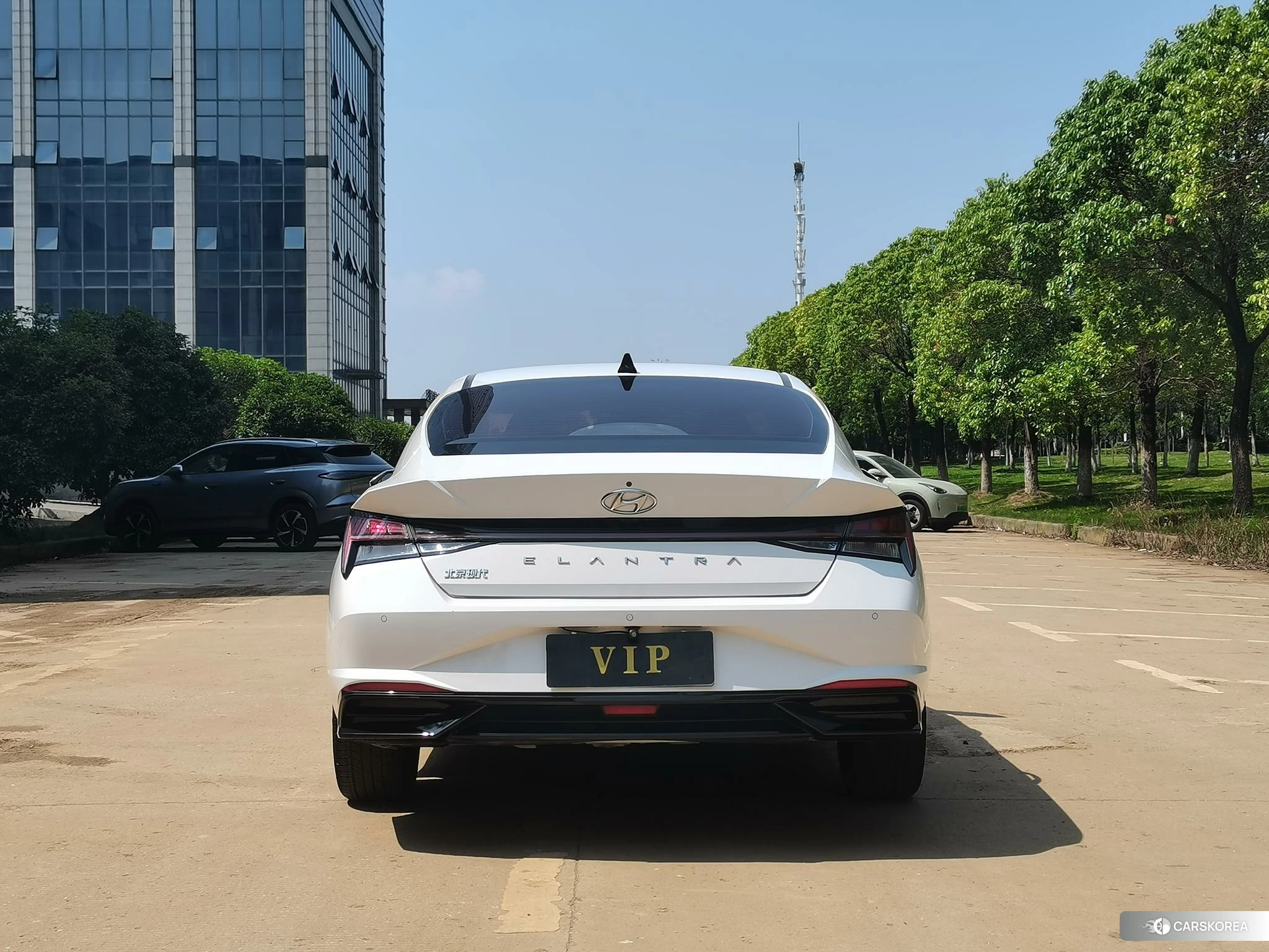 Hyundai Elantra 2022 Белый из Китая, фото 2