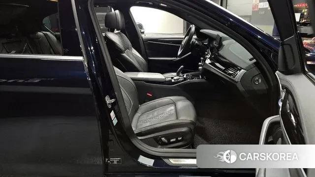 BMW 5 Series (G30) 2020 Черный из Кореи, фото 2