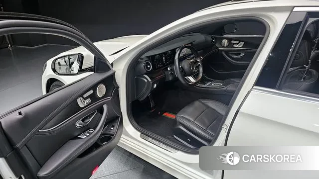 Mercedes-Benz E-Class W213 2022 Белый из Кореи, фото 2