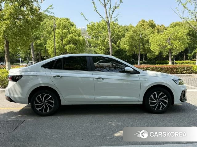Volkswagen Lavida 2024 Белый из Китая, фото 2