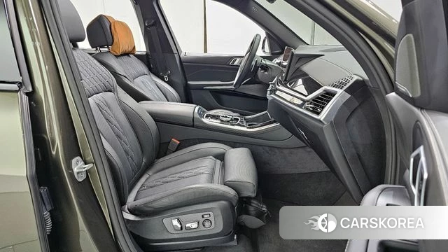 BMW X5 (G05) 2025 Песочный из Кореи, фото 2