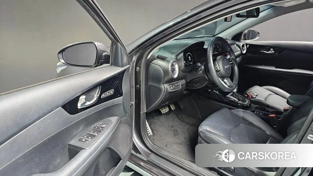 Kia The New K3 2nd generation 2022 Серый из Кореи, фото 2