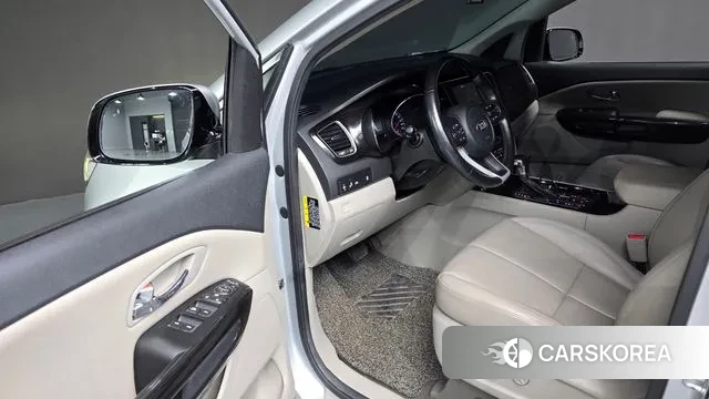 Kia The New Carnival 2018 Серебряный из Кореи, фото 2