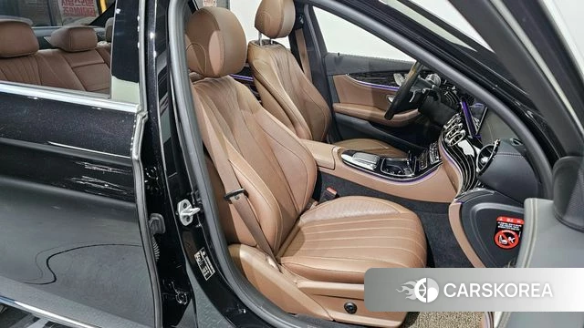Mercedes-Benz E-Class W213 2021 Черный из Кореи, фото 2