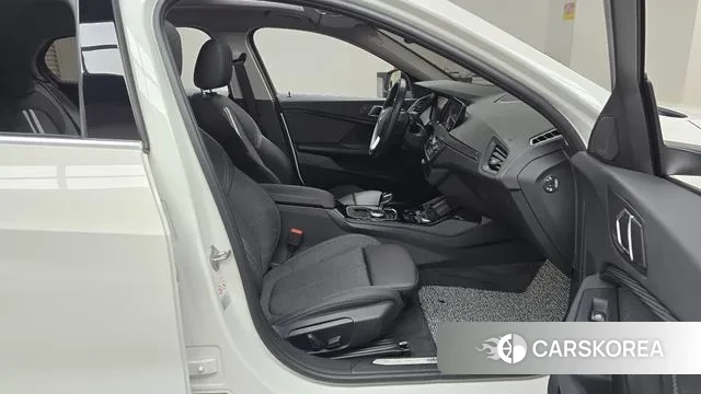 BMW 1 Series (F40) id 3180183 из Кореи 2