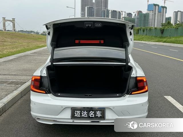 Volvo S90 2024 Белый из Китая, фото 2