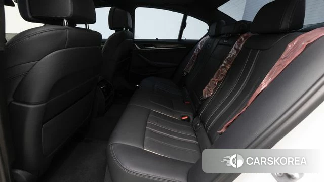 BMW 5 Series (G30) 2022 Белый из Кореи, фото 2
