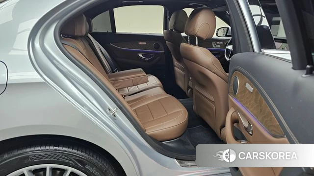 Mercedes-Benz E-Class W213 2021 Серебряный из Кореи, фото 2