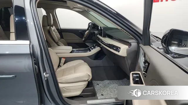 Lincoln Aviator 2nd generation 2022 Серый из Кореи, фото 2