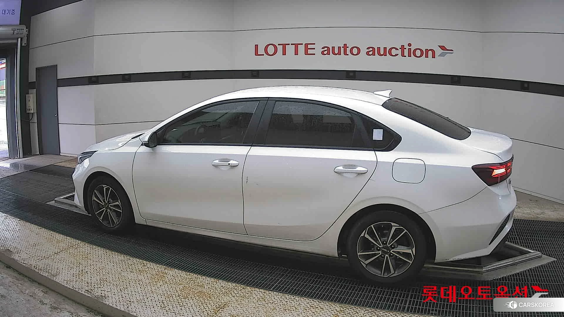 Kia K3 2022 Белый из Кореи, фото 2