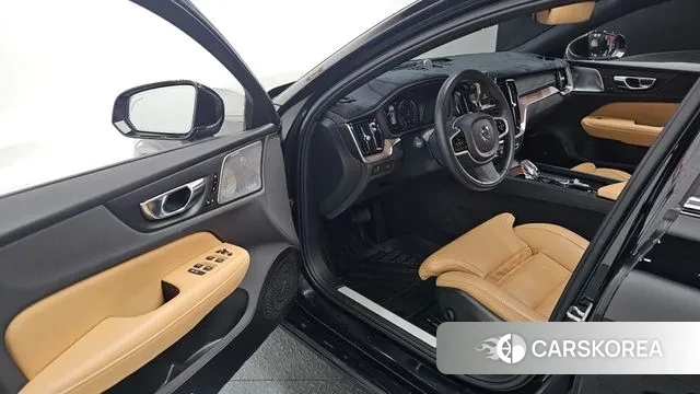 Volvo S60 3rd generation 2021 Черный из Кореи, фото 2