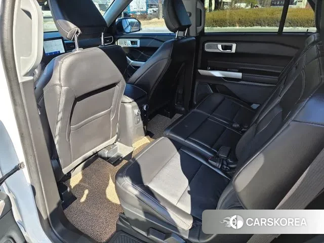 Ford Explorer 6th Generation 2023 Белый из Кореи, фото 2