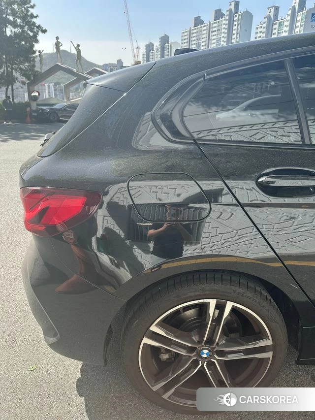 BMW 1 Series (F40) 2024 Черный из Кореи, фото 2