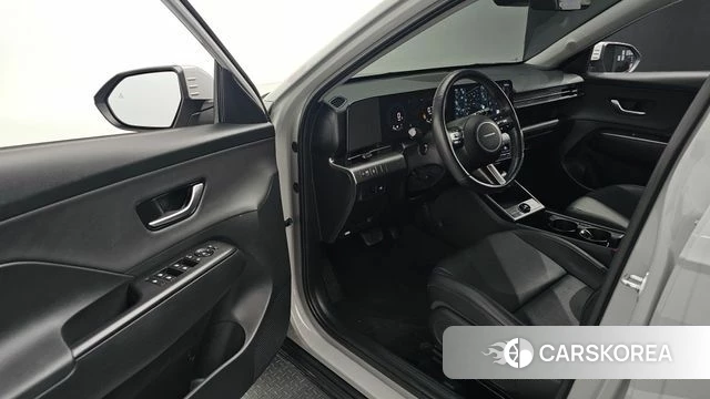 Hyundai Kona (SX2) 2023 Серебристо-серый из Кореи, фото 2