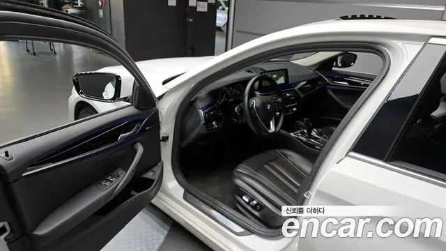 BMW 5 Series (G30) 2018 Белый из Кореи, фото 2