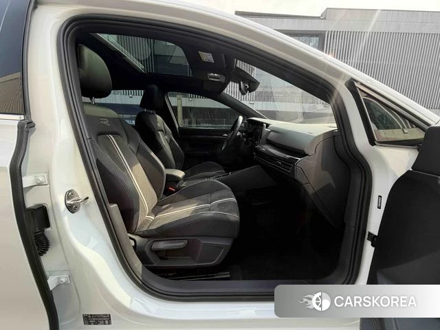 Volkswagen Golf 2022 Белый из Китая, фото 2