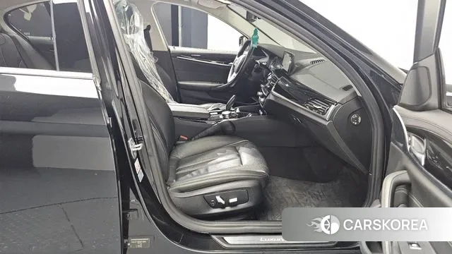 BMW 5 Series (G30) 2019 Черный из Кореи, фото 2