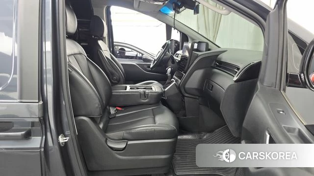 Hyundai Staria 2023 Серый из Кореи, фото 2