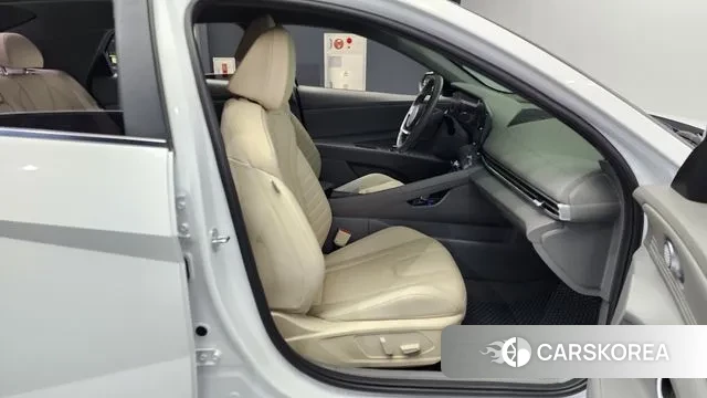 Hyundai The New Avante (CN7) 2023 Белый из Кореи, фото 2