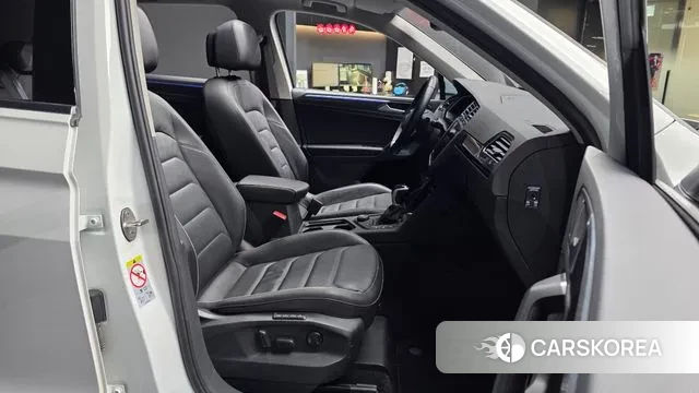 Volkswagen Tiguan second Generation 2022 Белый из Кореи, фото 2