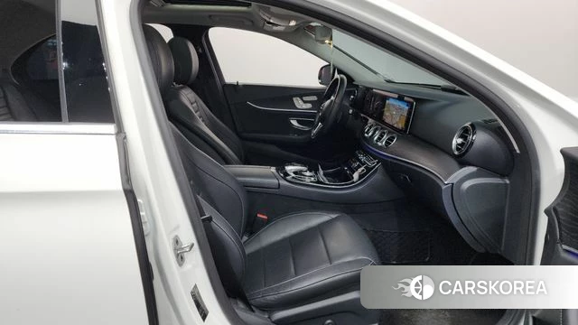 Mercedes-Benz E-Class W213 2020 Белый из Кореи, фото 2