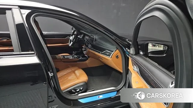 BMW 7 Series (G11) 2020 Черный из Кореи, фото 2