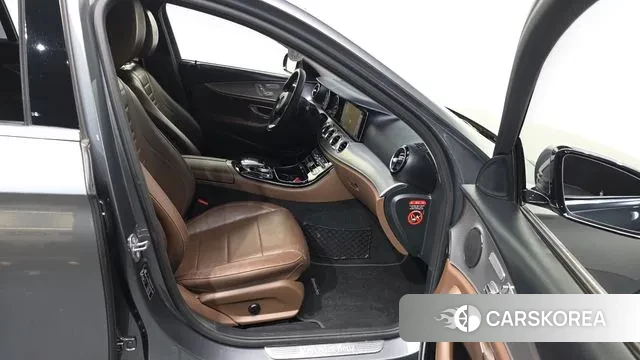 Mercedes-Benz E-Class W213 2018 Серый из Кореи, фото 2