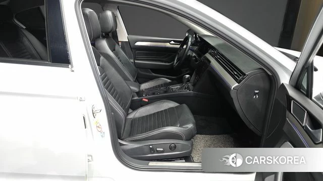 Volkswagen Passat GT (B8) 2021 Белый из Кореи, фото 2