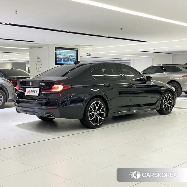 BMW 5 series (imported) 2021 Черный из Китая, фото 2