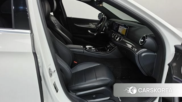 Mercedes-Benz E-Class W213 2020 Белый из Кореи, фото 2