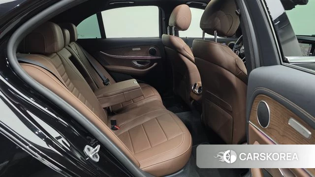 Mercedes-Benz E-Class W213 2022 Черный из Кореи, фото 2