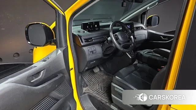 Hyundai Staria 2023 Желтый из Кореи, фото 2