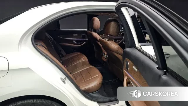 Mercedes-Benz E-Class W213 2018 Белый из Кореи, фото 2