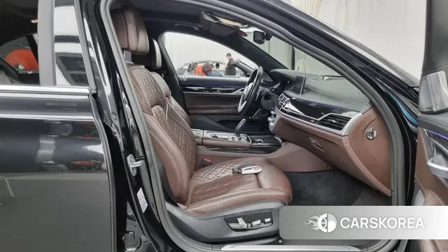 BMW 7 Series (G11) 2022 Черный из Кореи, фото 2