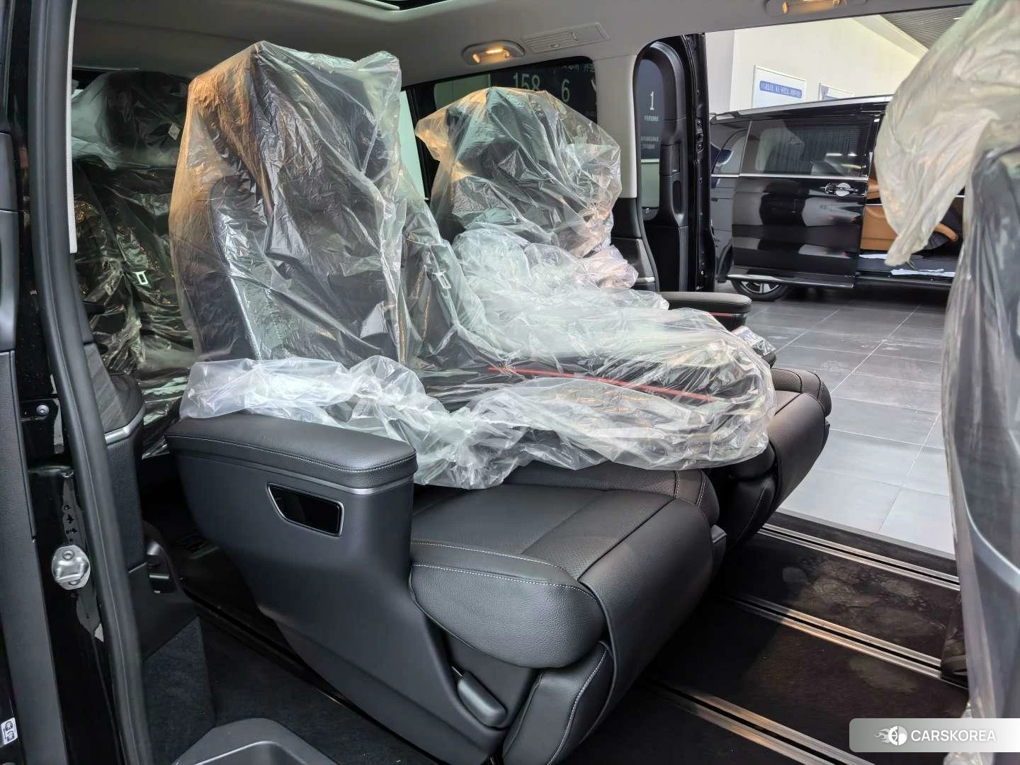 Mercedes-Benz V-class 2024 Черный из Китая, фото 2