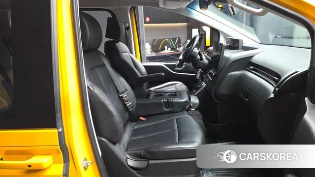 Hyundai Staria 2023 Желтый из Кореи, фото 2