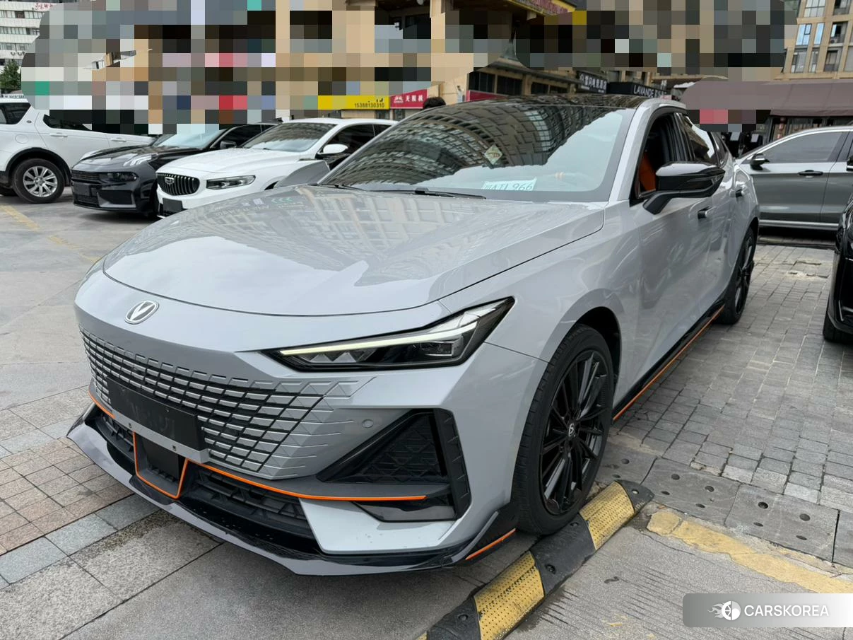 Chang'an UNI-V 2023 Серебристо-серый из Китая, фото 2