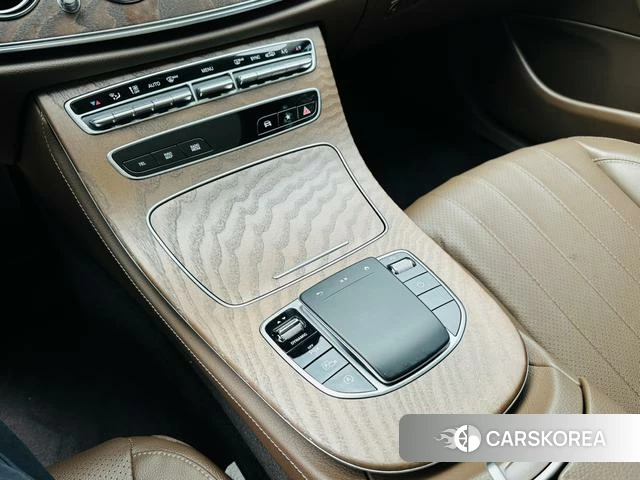 Mercedes-Benz E-class 2023 Черный из Китая, фото 2
