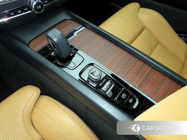 Volvo V60 Cross-Country 2nd Generation 2020 Белый из Кореи, фото 2