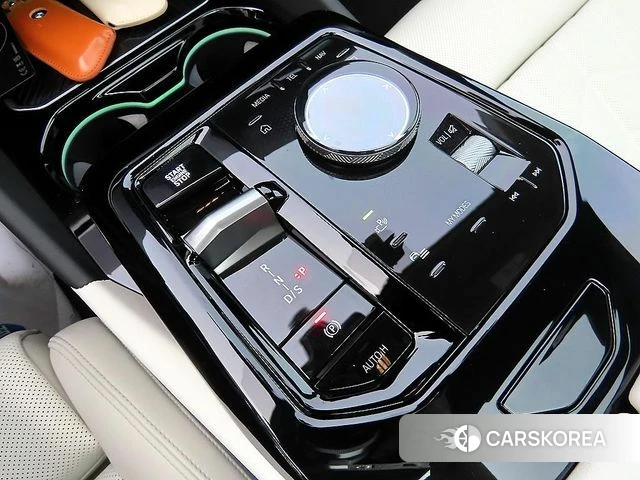 BMW 5 Series (G60) 2025 Черный из Кореи, фото 2