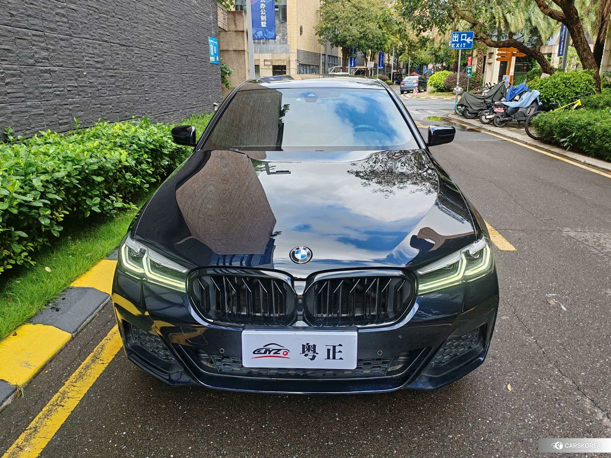 BMW 5 series 2022 Черный из Китая, фото 2