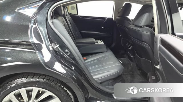 Lexus ES300h 7th generation 2021 Черный из Кореи, фото 2