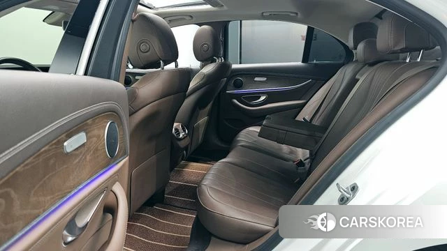 Mercedes-Benz E-Class W213 2019 Белый из Кореи, фото 2