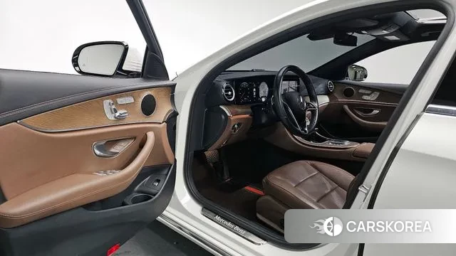 Mercedes-Benz E-Class W213 2022 Белый из Кореи, фото 2