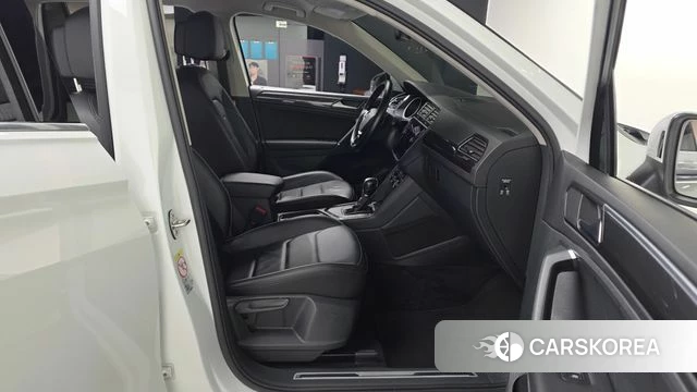 Volkswagen Tiguan second Generation 2018 Белый из Кореи, фото 2