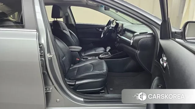 Kia The New K3 2nd generation 2021 Серебристо-серый из Кореи, фото 2