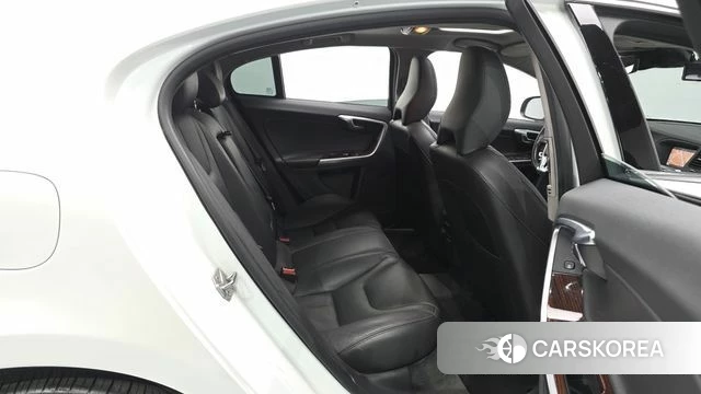 Volvo S60 2018 Белый из Кореи, фото 2