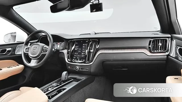 Volvo V60 Cross-Country 2nd Generation 2021 Белый из Кореи, фото 2