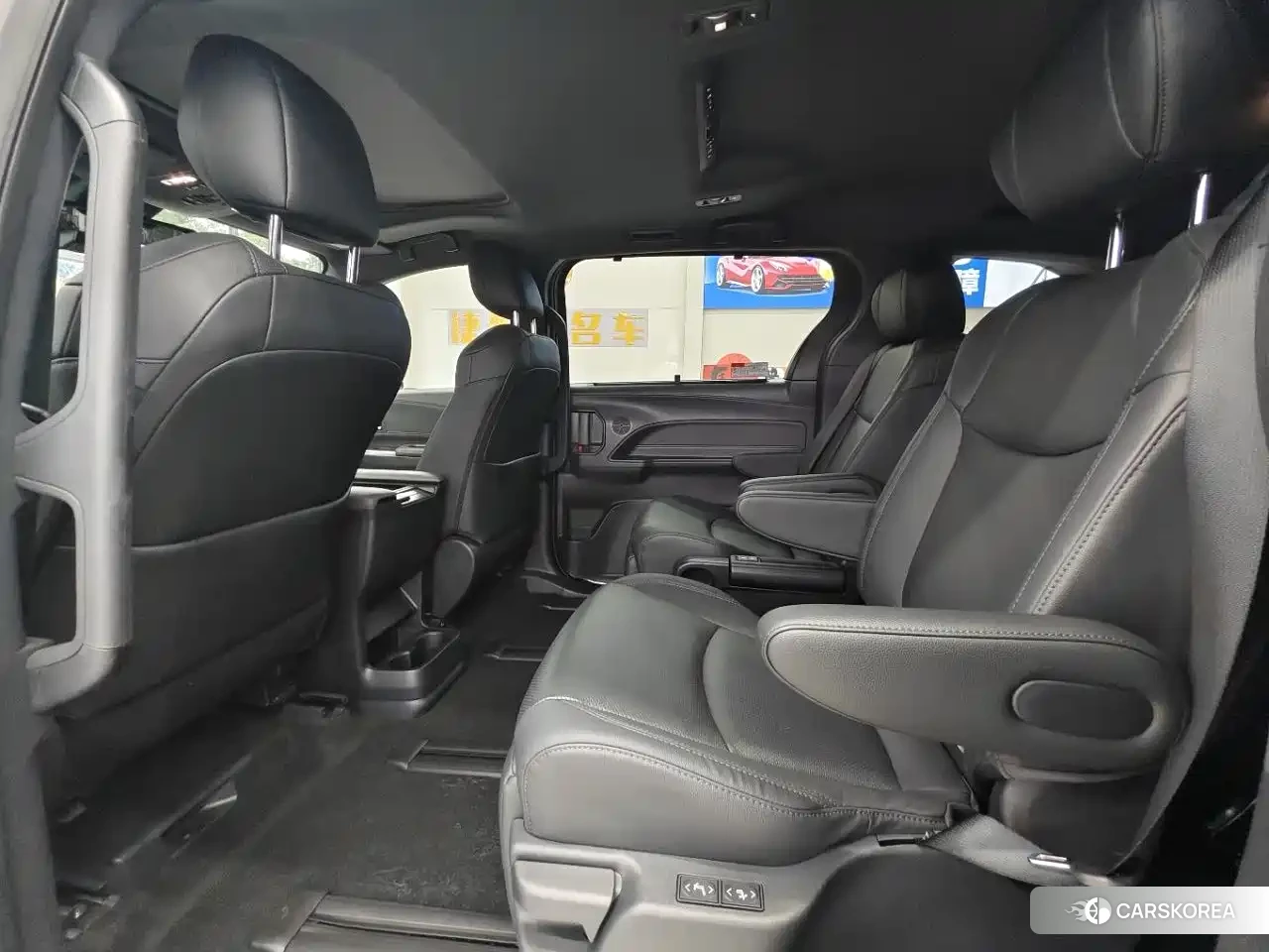 Toyota Sienna 2023 Silver/gray из Китая, фото 2