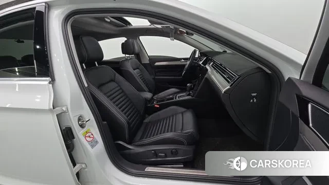 Volkswagen Passat GT (B8) 2021 Белый из Кореи, фото 2